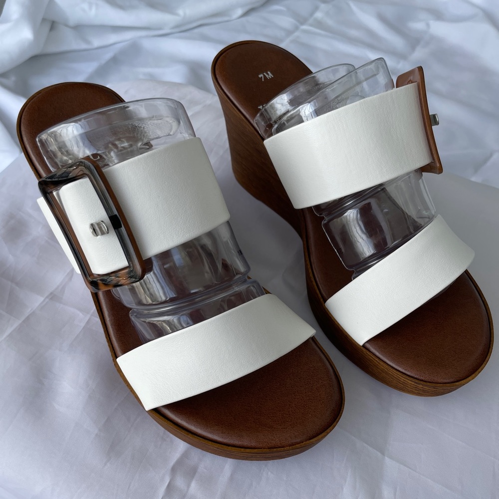 White wedge slide